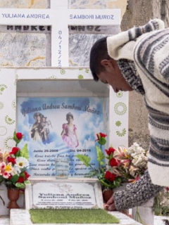 Juvencio Samboní, que visitó la tumba de su hija, contó que es mentira que hayan recibido indemnización por el crimen