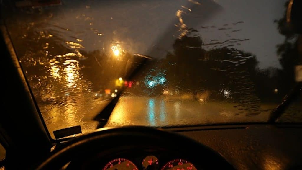 Getty / Imagen de ilustración de una autopista mojada por la lluvia.