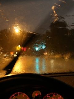 Niño muere atropellado luego de que padrastro lo bajó del carro