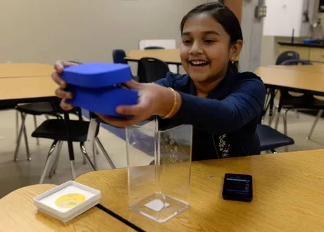 La niña desarrolló un dispositivo que detecta rápidamente los niveles de plomo en el agua / Getty Images.
