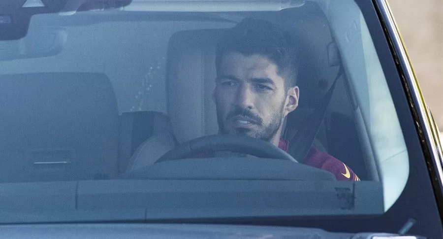 Luis Suárez, que está siendo investigado por posible fraude en un examen italiano, antes de llegar a un entreno del Atlético de Madrid.