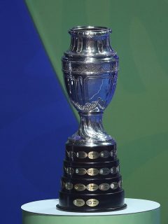 Trofeo de la Copa América , que estaría en riesgo por fallo que exige PCR a viajeros.