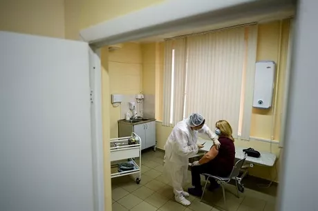 Vacuna contra COVID-19: en Rusia, decenas de personas ya recibieron la Sputnik V