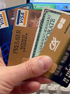 Tarjetas de crédito ilustran artículo Visa y Mastercard examinan sus vínculos con Pornhub