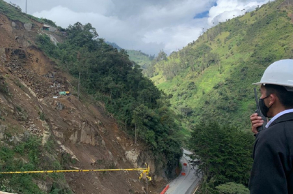 El derrumbe de la semana pasada en la vía Calarcá-Cajamarca ha trastornado el tránsito entre el centro y el occidente del país.