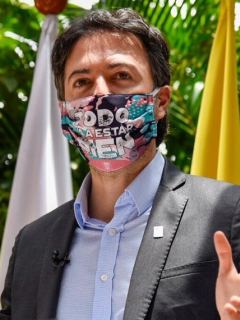 Daniel Quintero, alcalde de Medellín, al que criticaron por comparar quemados con pólvora con quemados políticos