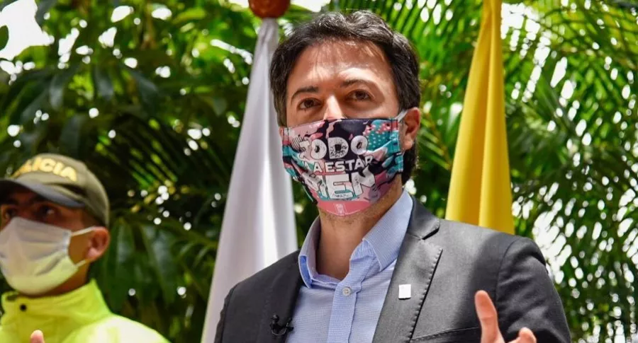 Daniel Quintero, alcalde de Medellín, al que criticaron por comparar quemados con pólvora con quemados políticos