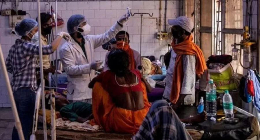 Centro médico en India donde fueron hospitliazdas cientos de personas por una extraña enfermedad.