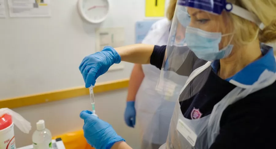 La vacunación contra el coronavirus quedó reglamentada por ley en Colombia.