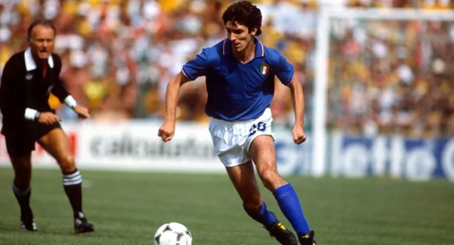 Paolo Rossi, en el partido contra Brasil en 1982, uno de los juegos que lo convirtió en leyenda del fútbol mundial. 