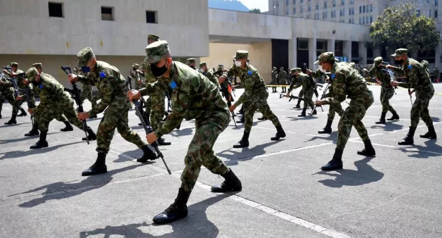 Imagen de entrenamiento de soldados del Ejército, que de ahora en adelante entonarán cantos en apoyo a las mujeres