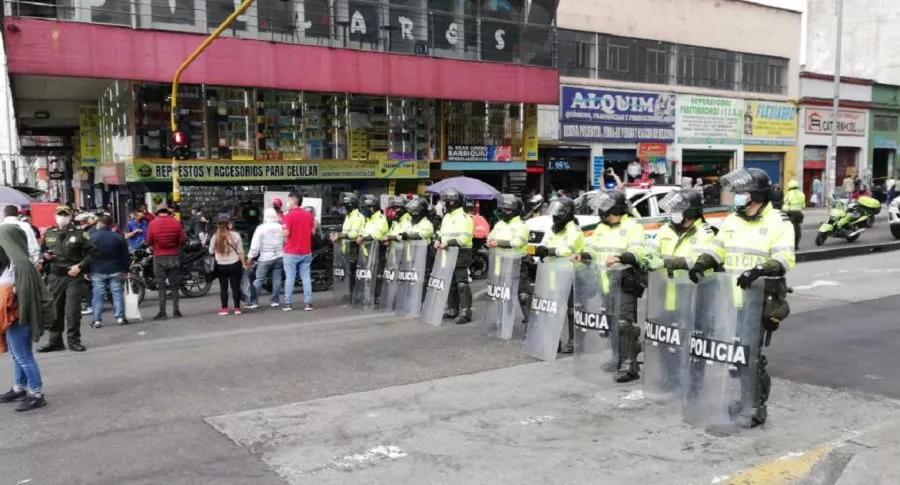 Bloquean parte del centro de Bogotá: Transmilenio, con trancones