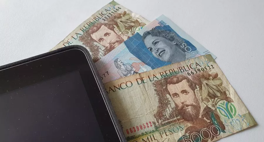 Imagen de dinero colombiano, a propósito de la idea de la Alcaldía de meter más impuestos. 