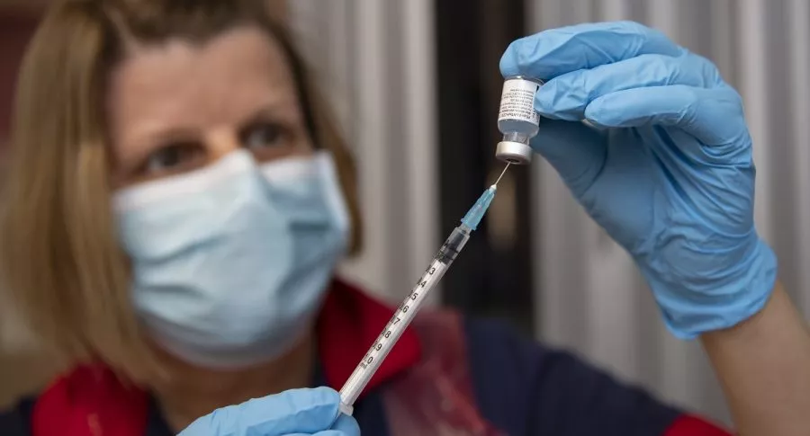 Vacuna contra el coronavirus de Pfizer, que fue aprobada este viernes en Estados Unidos.