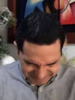 Checo Acosta llora al hablar de su mamá, que murió por COVID-19