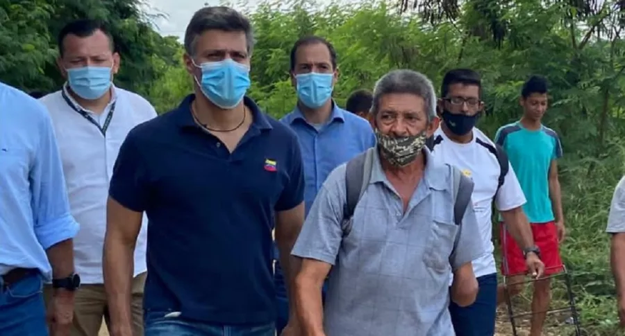 Leopoldo López estuvo en la trocha 'el Platanal' visitando a compatriotas  que viven allí en precarias condiciones