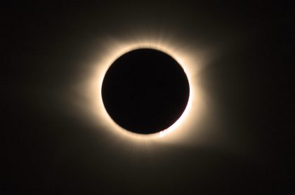 Eclipse de Sol de 2017 para ilustrar nota sobre efectos del eclipse total de Sol del 14 de diciembre de 2020