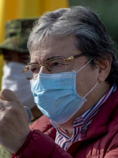 Ni Carlos Holmes Trujillo ni el general Óscar Atehortúa tendrán que cumplir con 3 días de arresto.