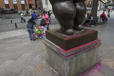 El alcalde de Medellín aseguró que la restauración de las estatuas será costosa / AFP. 