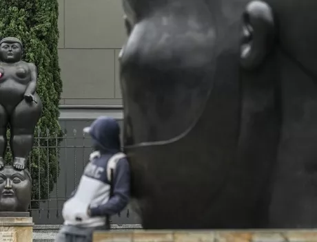 Una de las estatuas del artista colombiano Fernando Botero, en Medellín, que fueron vandalizadas esta semana / AFP. 