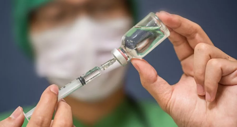 Vacunación en Colombia comenzaría en enero o febrero, según el presidente Duque.