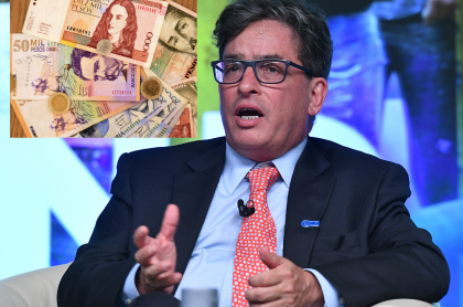 Alberto Carrasquilla, ministro de Hacienda, quien apoya la propuesta de subir solo 2 % el salario mínimo.