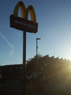 Un McDonalds, de donde policías dejaron escapar a sospechoso por comprar hamburguesas