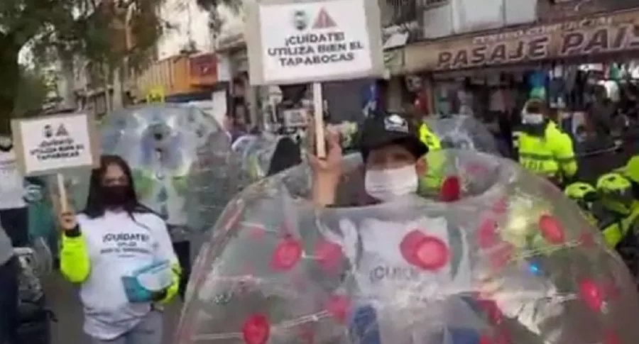 San Victorino: con bolas gigantes buscan evitar aglomeraciones
