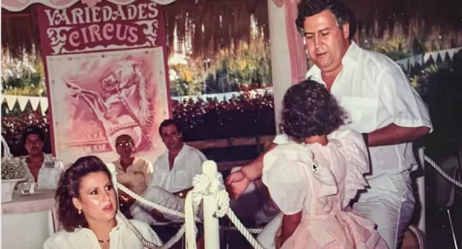 Victoria Eugenia Henao, quien confesó si tiene novio y contó la verdad de su relación con paramilitar Fidel Castaño, en una vieja foto con su esposo Pablo Escobar.