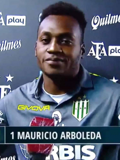 Iván Mauricio Arboleda, figura de Banfield, pide disculpas a su mujer en TV argentina.