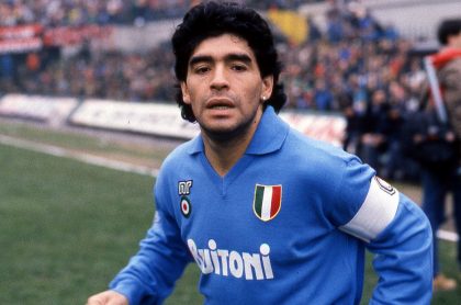 Diego Maradona, quien tuvo conversaciones sobre prostitutas y drogas con la mafia de Napoli cuando jugaba para el club de esa ciudad