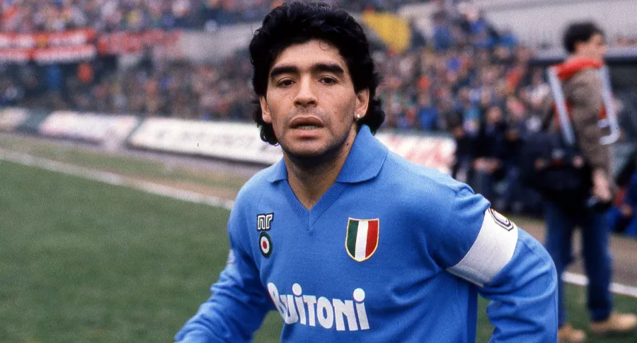 Diego Maradona, quien tuvo conversaciones sobre prostitutas y drogas con la mafia de Napoli cuando jugaba para el club de esa ciudad