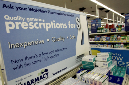 Cartel grande anuncia, en septiembre de 2006, nuevos precios dentro de la farmacia Walmart, demandada por el Departamento de Justicia de EE.UU., por crisis de opiáceos.