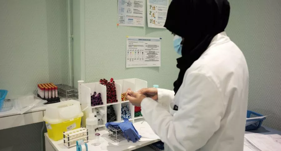 Foto de laboratorio ilustra nota sobre la Enfermedad X que podría generar otra pandemia