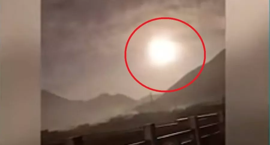 Imagen de la bola de fuego que cae desde el cielo en China; ¿era un meteorito?