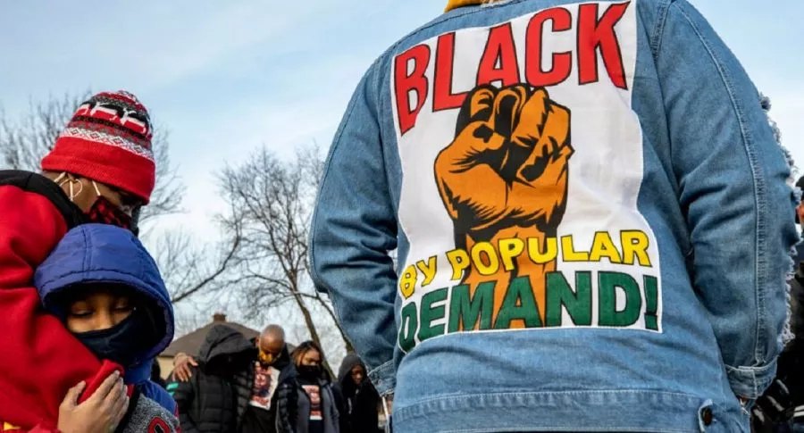 Una nueva muerte de un ciudadano negro en condición de indefensión a manos de un policía revive la indignación de 'Black lives matter' en Estados Unidos.