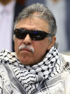 Imagen del padre (que murió) y del líder disidente guerrillero ‘Jesús Santrich’