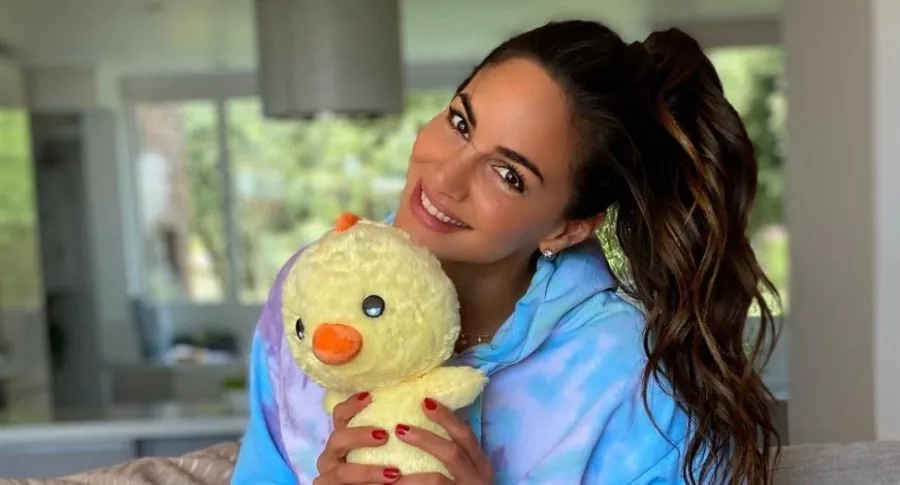 Valerie Domínguez reveló el nombre de su bebé con una tierna foto en Instagram junto a su esposo, Juan David ‘el Pollo’ Echeverry. 