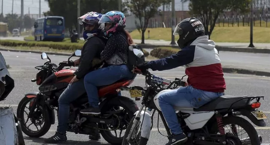 Motociclistas, que tendrán nueva multa a partir de 2021 si no usan bien el casco