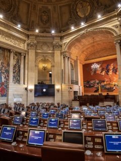 Reacciones a aumento de salario de funcionarios del Congreso.