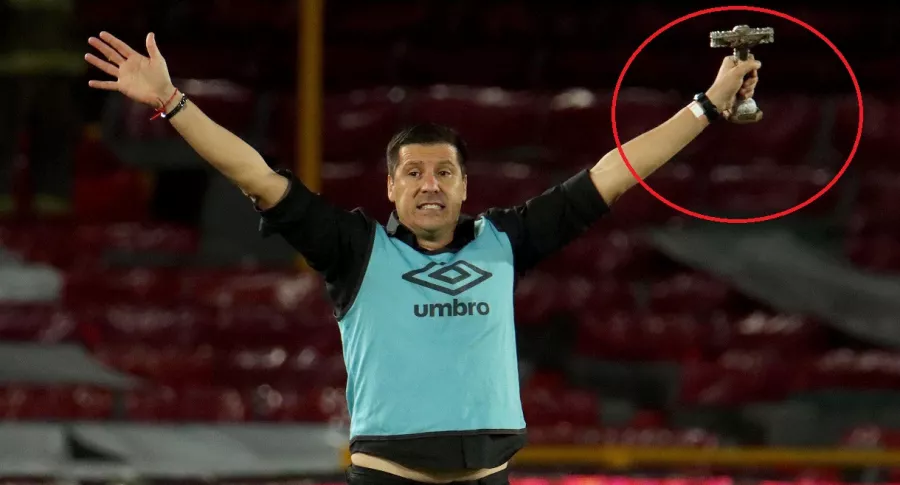 Juan Cruz Real, técnico del América que le cumplirá promesa al Señor de los Milagros ahora que es campeón del fútbol colombiano