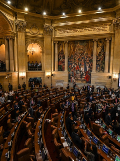 Salario de los congresistas en Colombia aumentará y también recibirán un retroactivo.