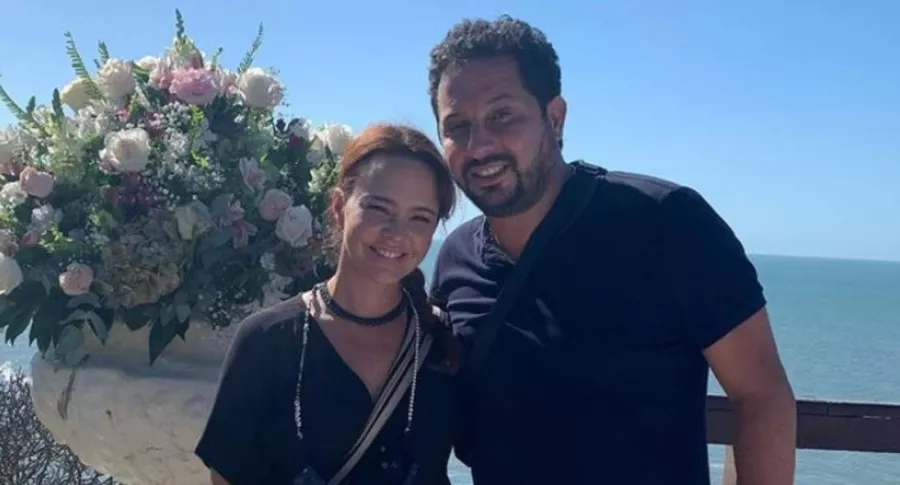 Natasha Klauss y su novio Daniel Gómez, con el que se va a casar
