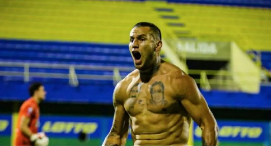 Raúl Bobadilla, jugador que se bajó la pantaloneta para festejar gol de Guaraní a Libertad de Paraguay