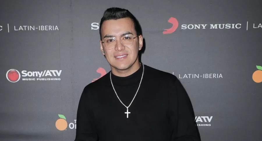 Yeison Jiménez, cantante que respondió calientes preguntas de sus fans.