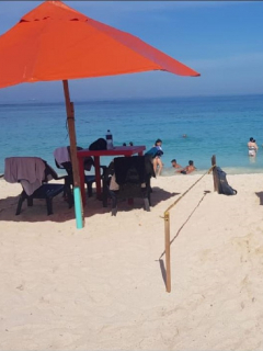 Imagen de la reapertura en Playa Blanca, en donde hubo alta demanda de turistas y molestia entre comerciantes