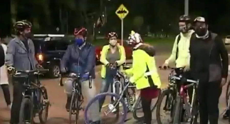 Atracan, con machete en mano, a varios ciclistas en Bogotá