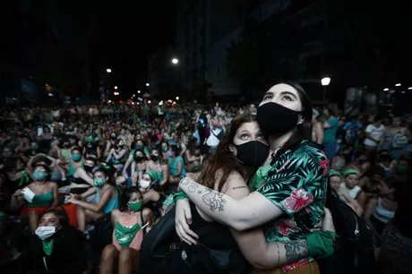 Galería: eufórica celebración de argentinas por legalización del aborto