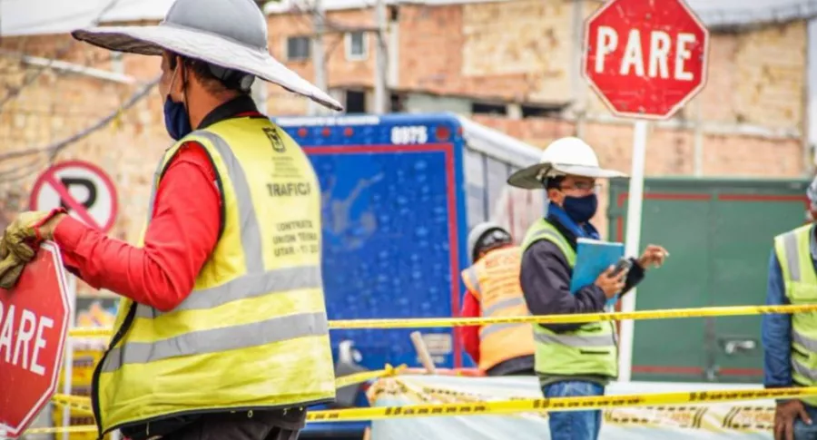 Imagen que ilustra información sobre obras para cambiar la ciclorruta en la calle 13, a la salida de Bogotá