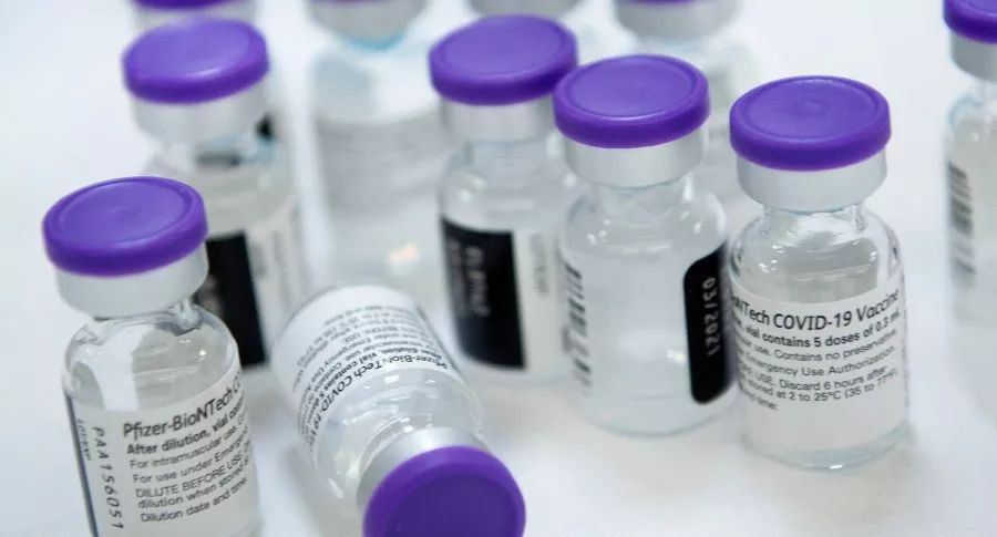 Vacuna de Pfizer que recibió primera homologación de emergencia por parte de la OMS